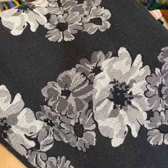 Coldwater Creek SZ 12 Stretch Floral pants w/ 2 front hook 1 button zip up - Picture 6 of 10